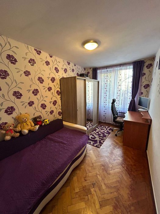Proprietar vand apartament cu 3 camere pe strada Octavian Goga Brasov