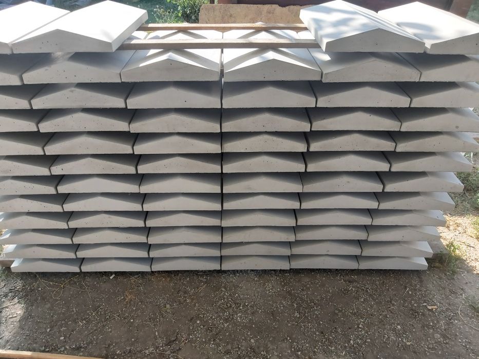 Capace și pălării pentru gard.