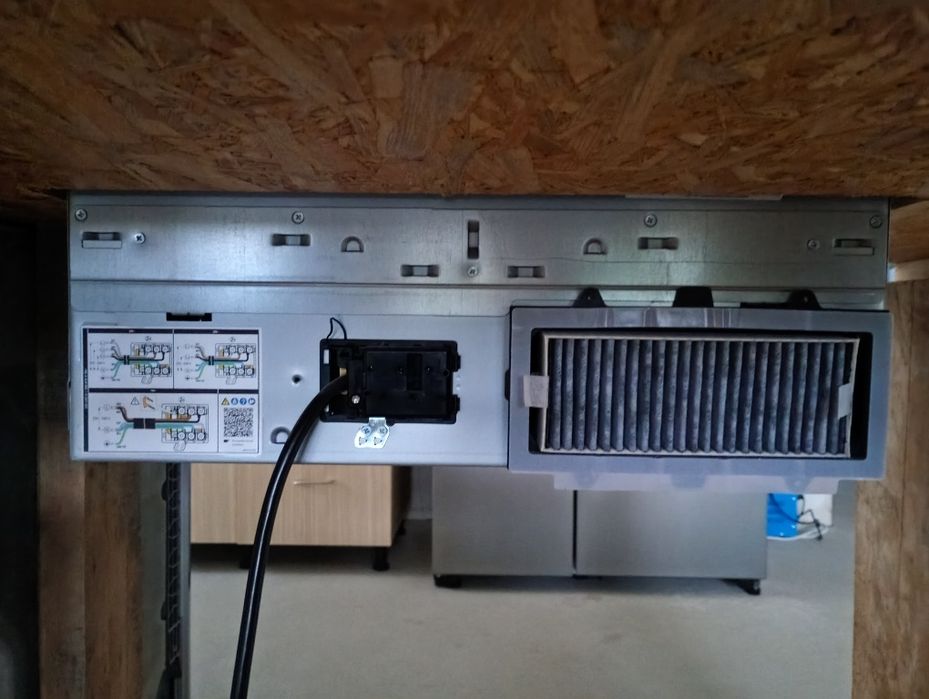 Plită incorporabilă cu hotă integrată Bosch PVQ731F15E