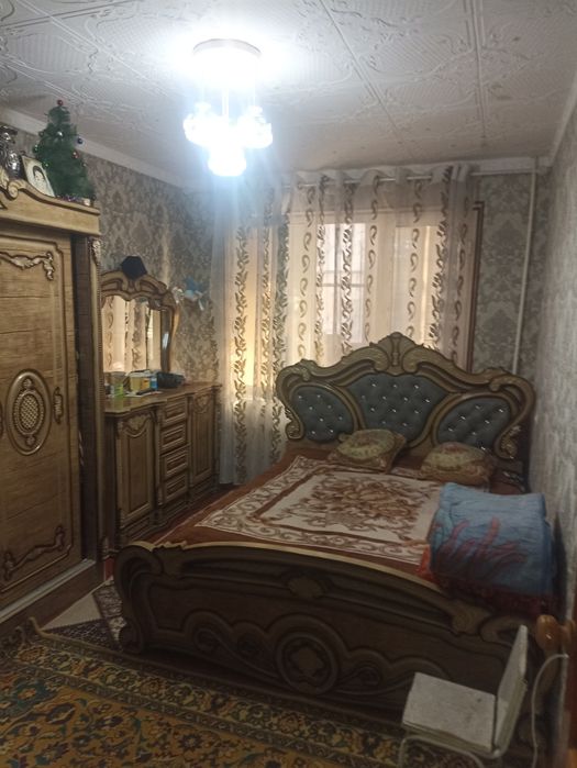 Срочно квартира сотилади спутник да 2 хона 1 етаж