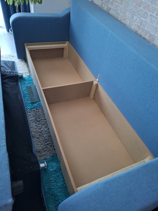 Vând canapea  dimensiunea 225/145