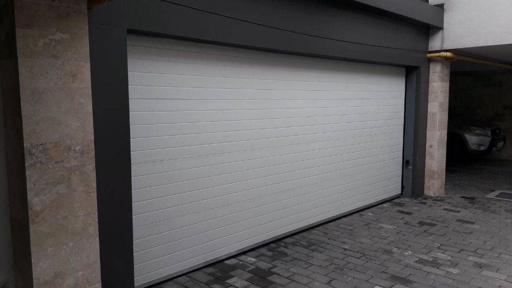 Usa de garaj sectionala izolata de la XPT DOORS 2500L/2000H