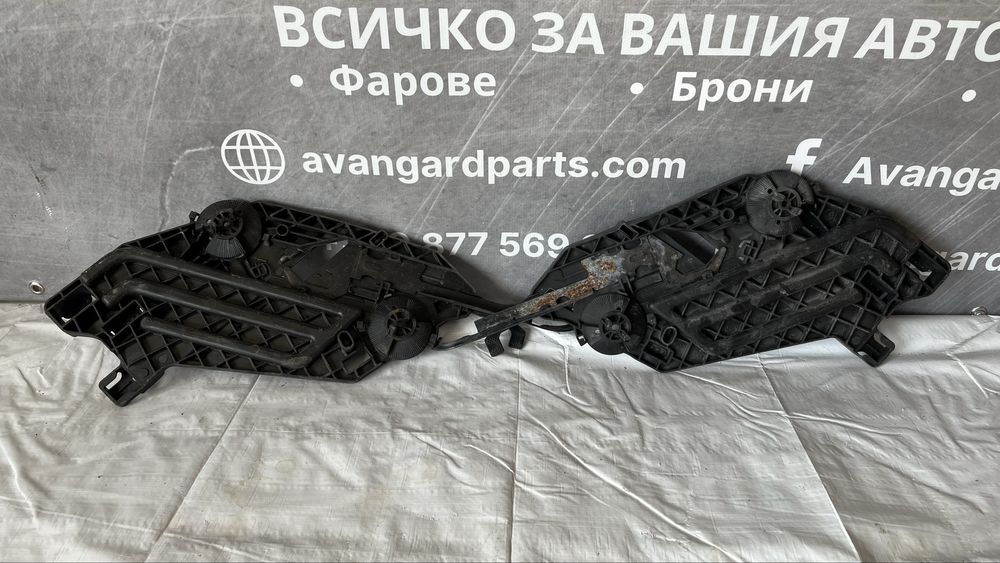 Лява и дясна основа за фар Skoda Octavia 2 (2004-2013)