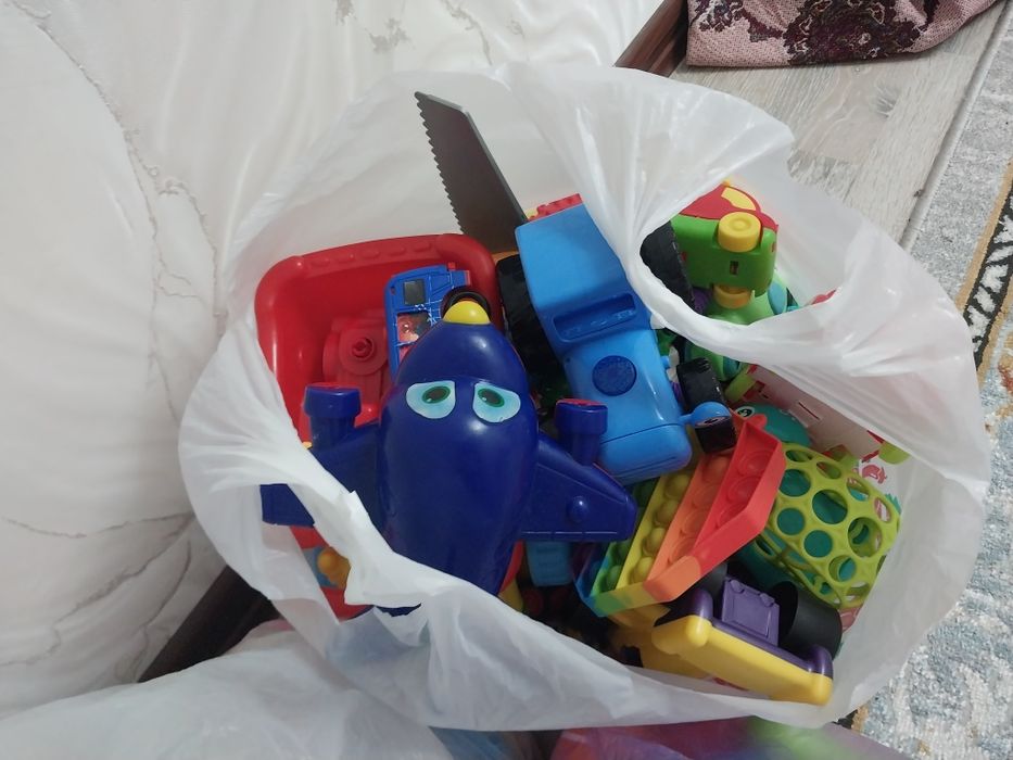 Ойыншықтар сатылады