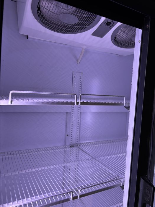 Ветринный холодильник