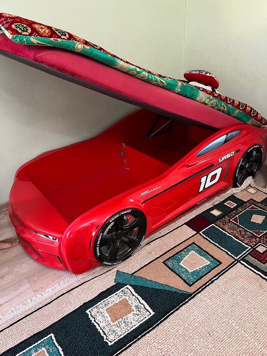 Продам кровать машину