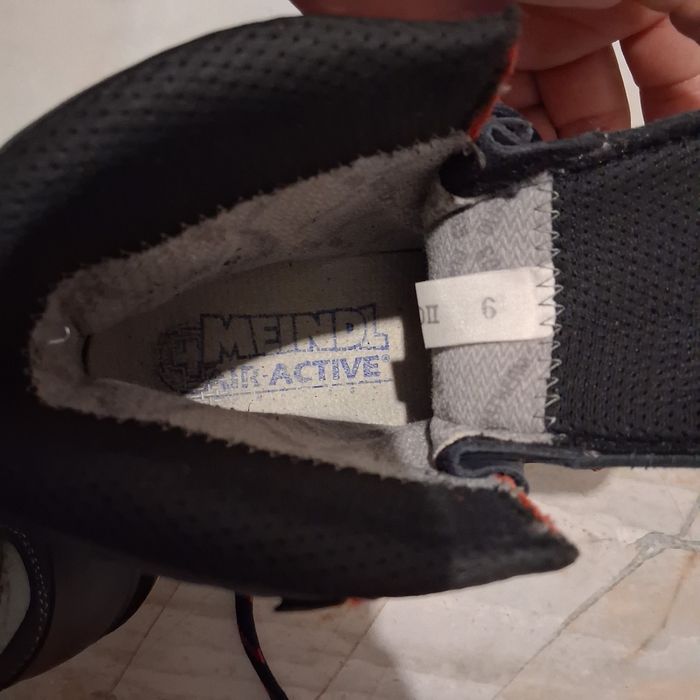 Bocanci trekking drumetie Meindl