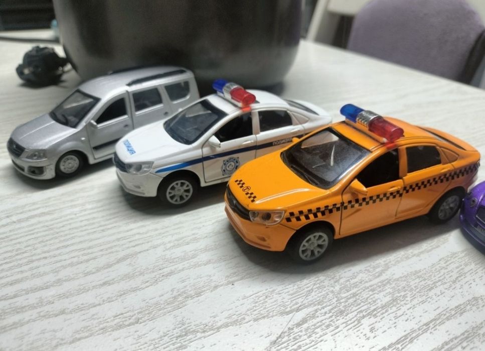 Продам металлические машинки