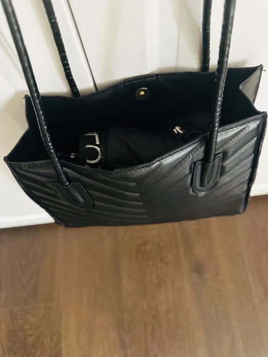 Geanta / poseta neagra , clasica