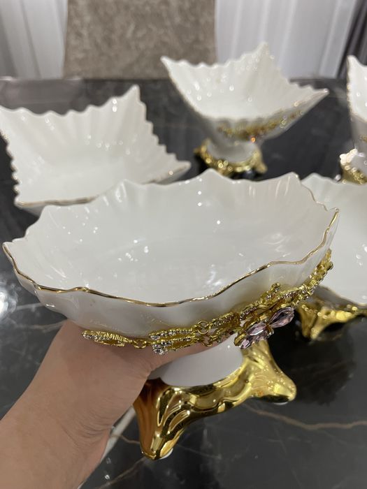 Красивая ваза и конфетница