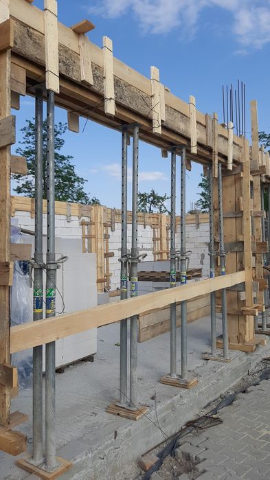 Construim case la rosu si la cheie