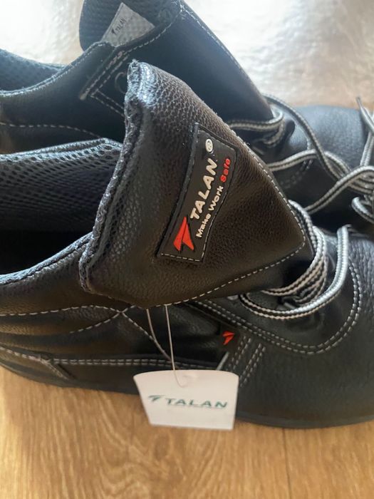 В продаже одежда и убувь