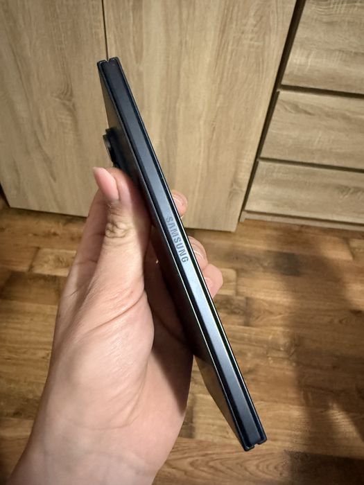 Samsung Galaxy Fold 7 256GB – с документи и гаранция, батерия 100%