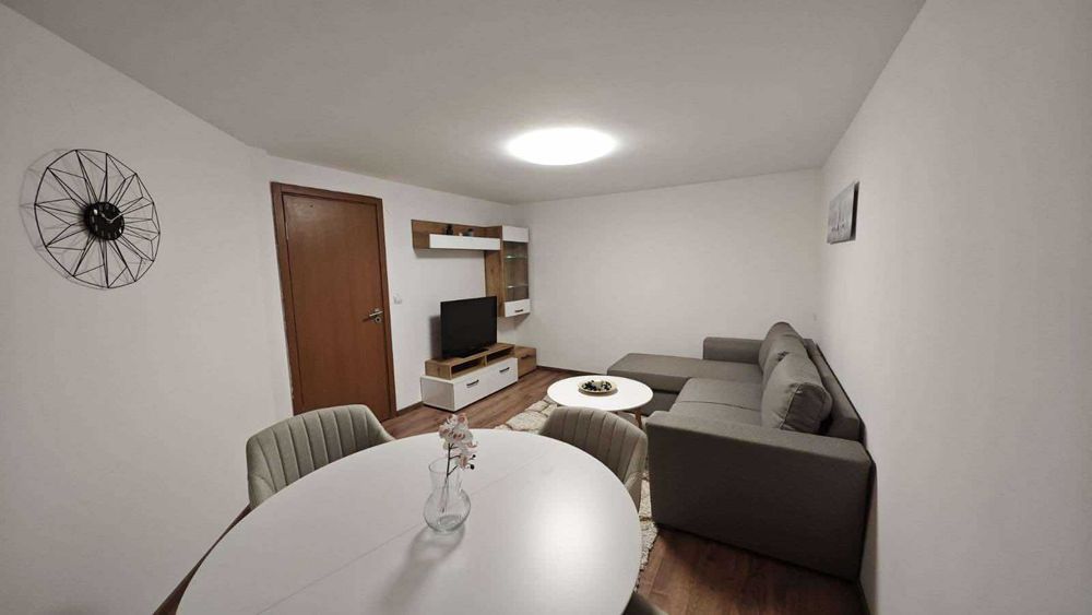 Дава се под наем Двустаен апартамент в Варна, Левски - 55 кв.м за 475 € - Снимка #1