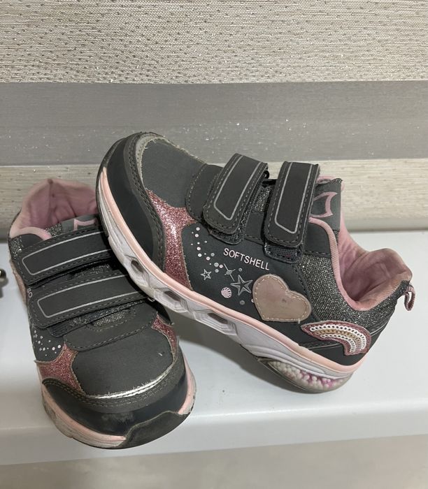 Детские крассовки для девочки. Размер 27