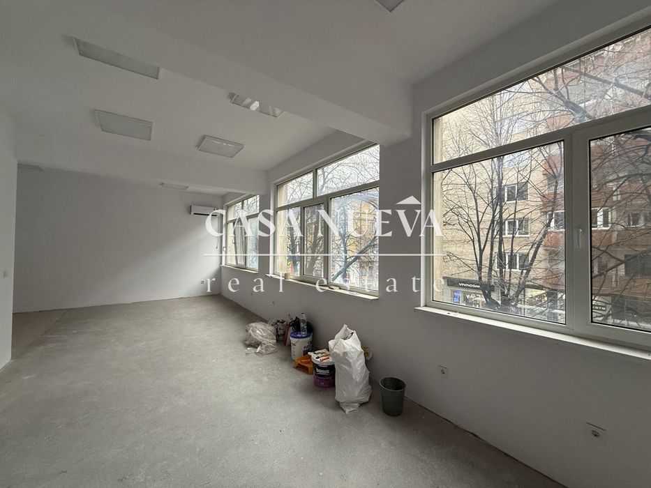 Дава се под наем Офис в Перник, Център - 65 кв.м за 777.75 € - Снимка #1