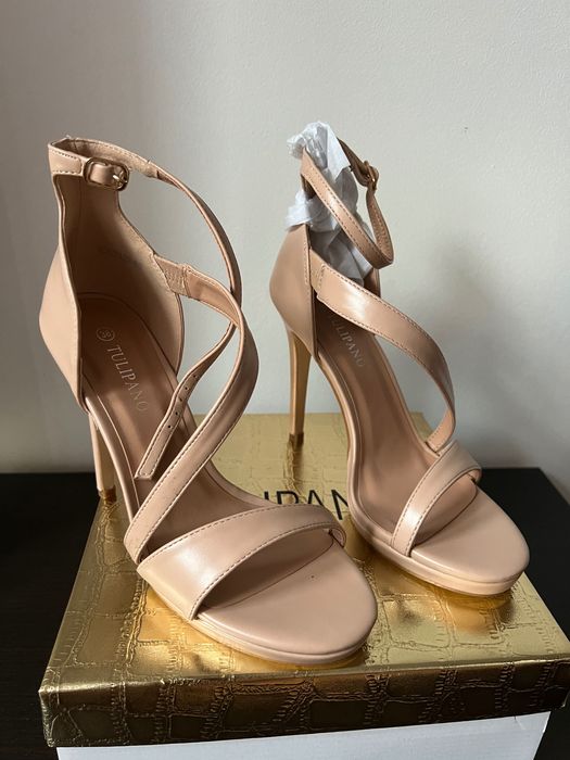 Sandale noi mărimea 38