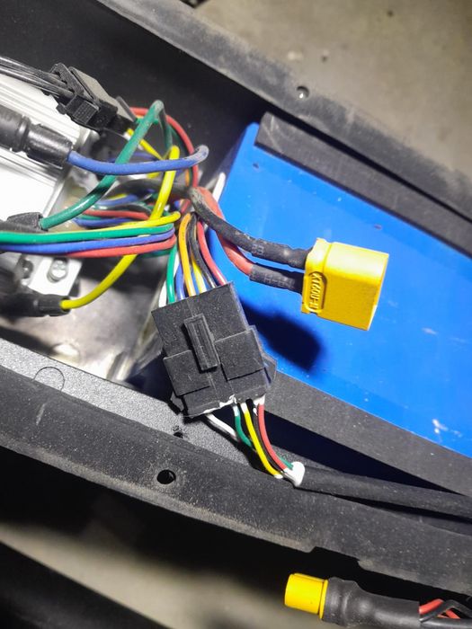 Vând piese trotineta electrică