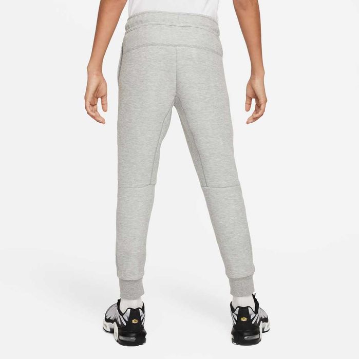 Оригинална долница Nike Tech Fleece сива или черна размери 158 и 170см