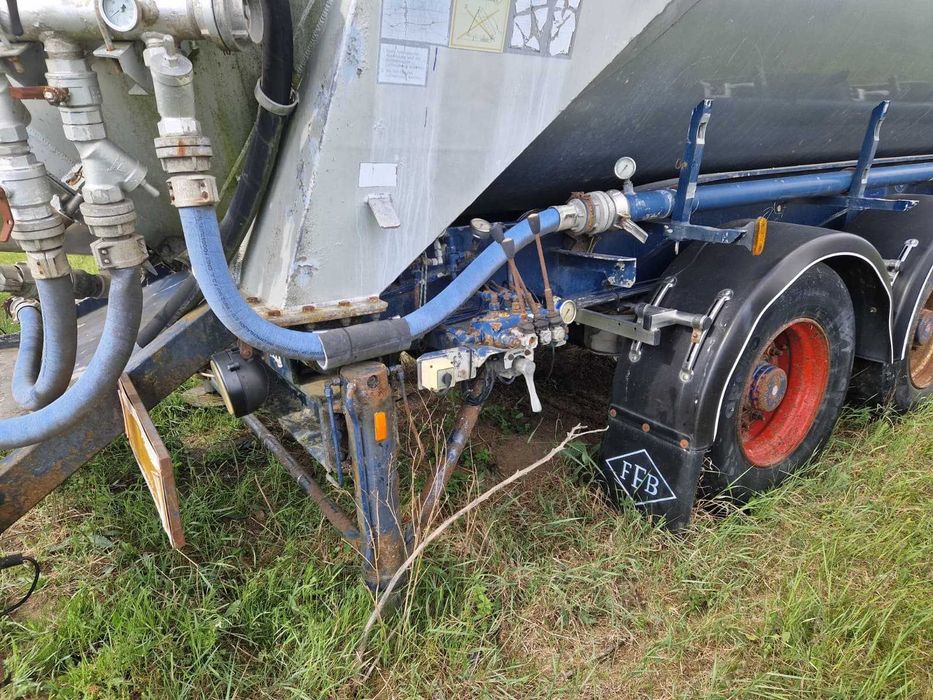 semiremorca Silo Feldbinder 58 m3, aluminiu
