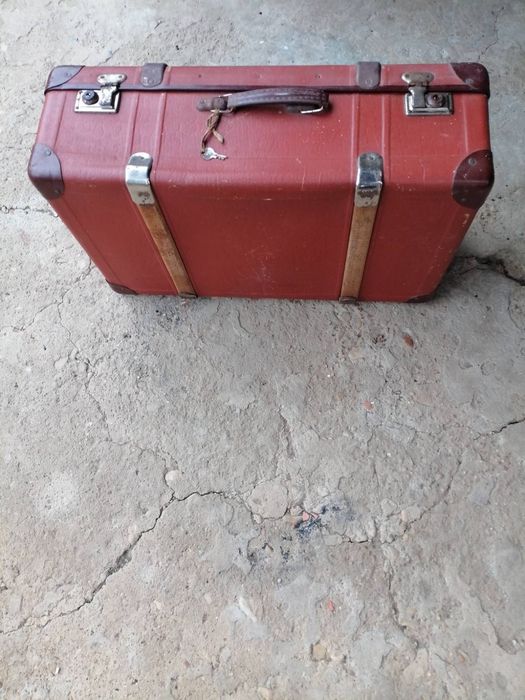 Ретро куфари от пресован картон