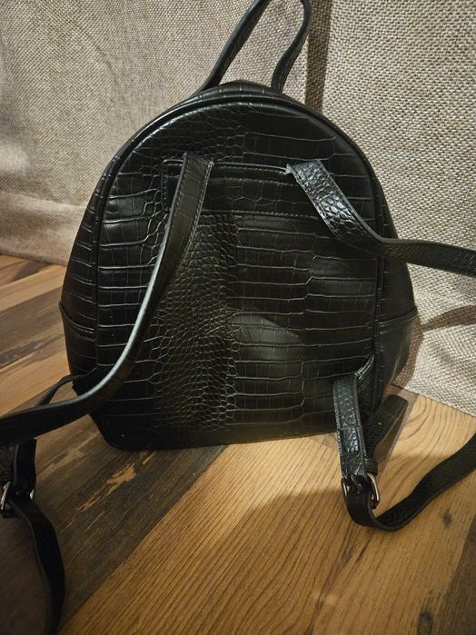 Черна дамска раница