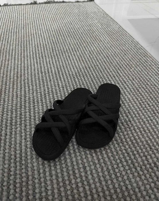 Sandale negre marimea 36