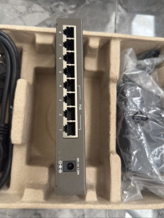 Коммутатор TP-LINK TL-SG1008P