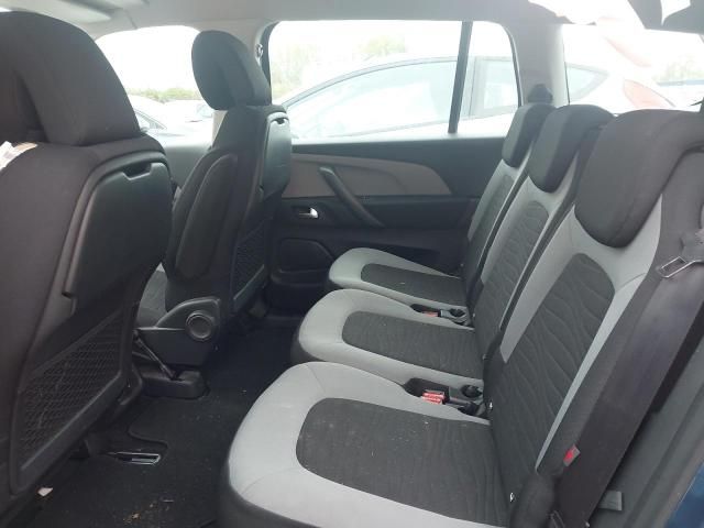 Dezmembrez Citroen C4 Picasso 2