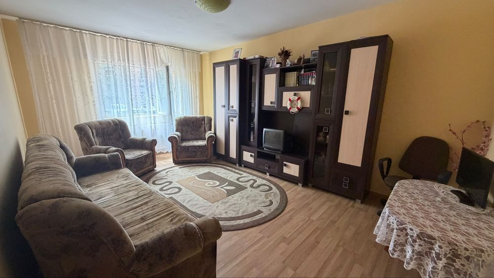 Proprietar vand apartament 2 camere Liceul Sportiv