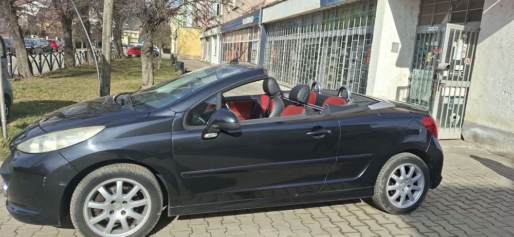Vând Peugeot 207cc