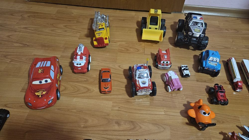 Колички, камиончета, самолети