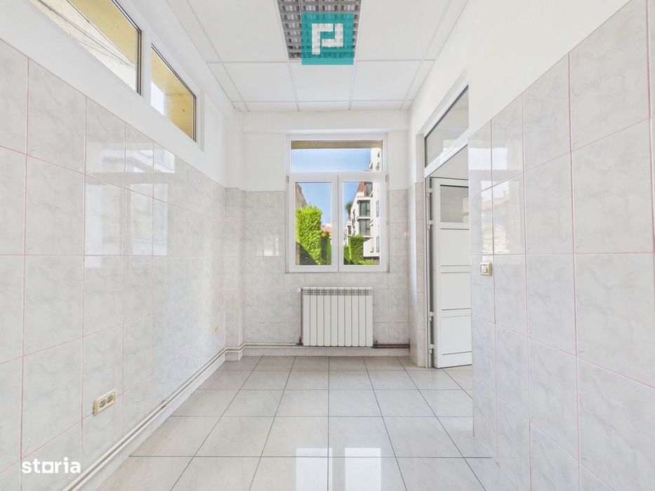 Imobil central cu destinație medicală, Arad