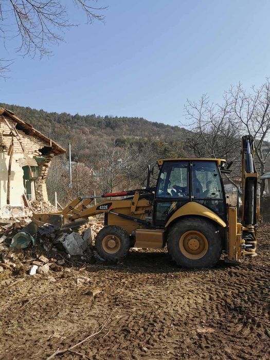 Услуги с багери, валяк, бобкат и самосвали