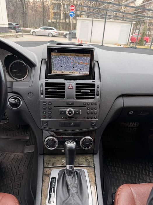 Продавам Мерцедес 220 CDI 2011