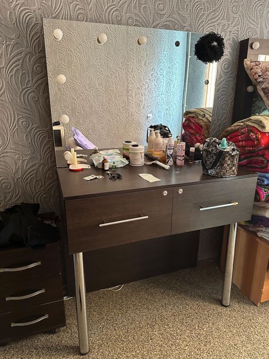 Маникюрный стол с подсветкой