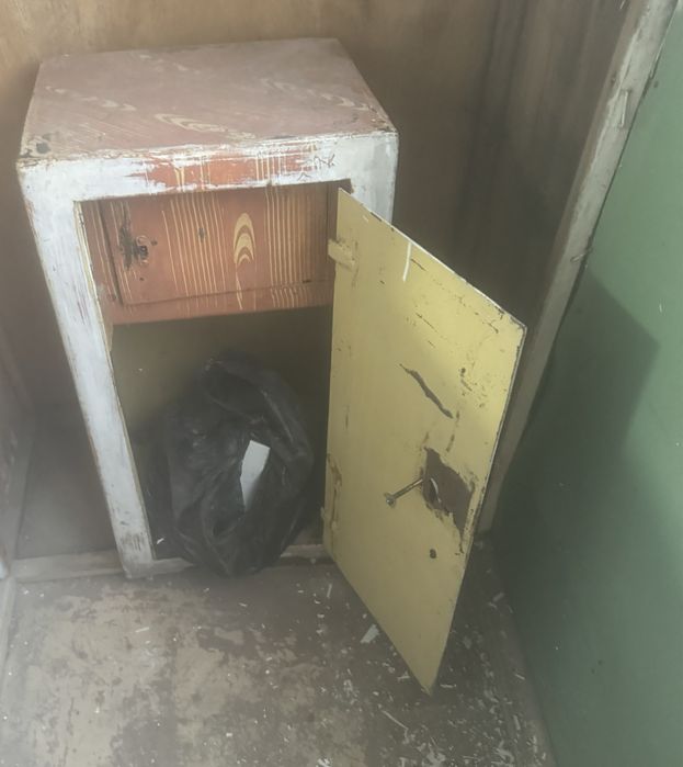 Сейф железный советский