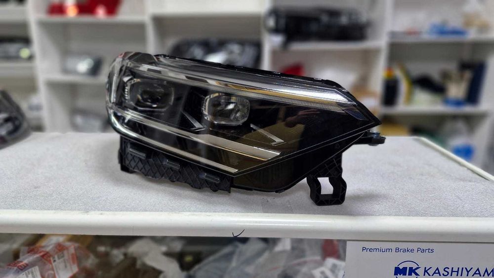 Фара R LED Оригинал VW POLO