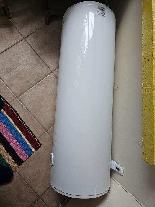 Продавам бойлер Tesy