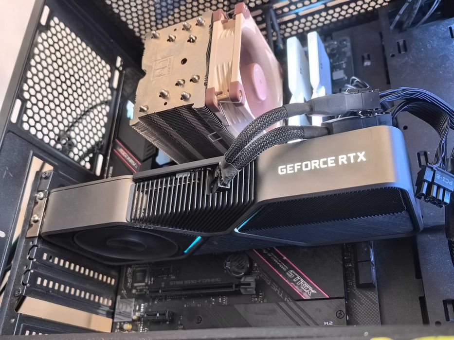 Nvidia RTX 3080 10GB, 320-bit Founders Edition в отлично състояние