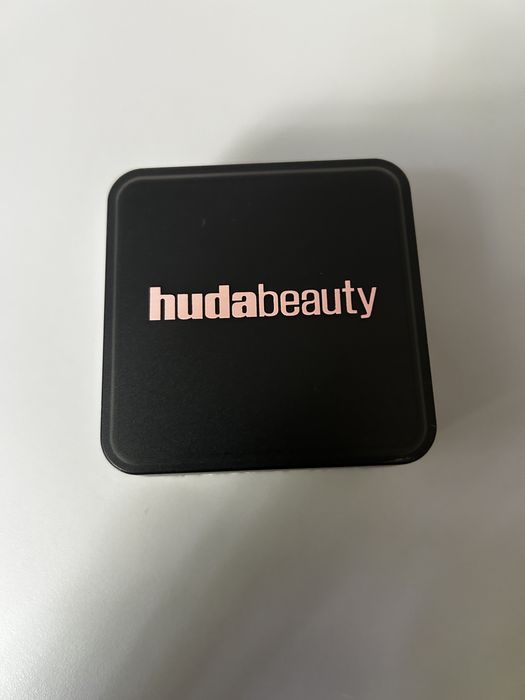 pudra huda beauty