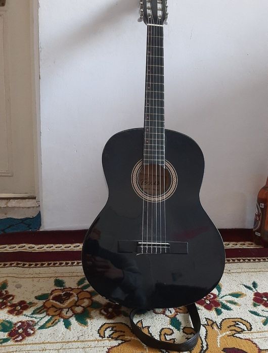 Classic gitara size 39 yangi