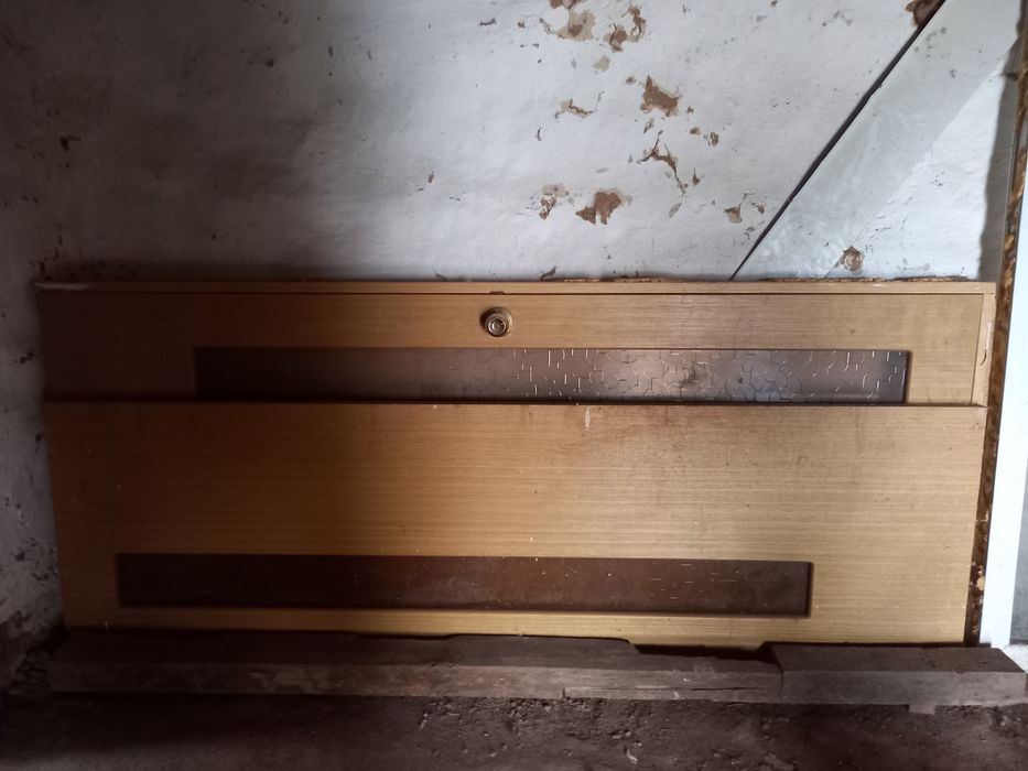 Есік сатамын   .