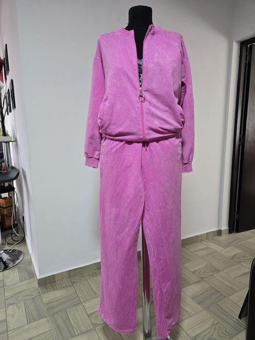 Trening roz barbie, model cu pantalon larg, buzunare laterale