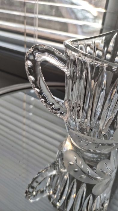 Малка масивна кристална каничка/латиера