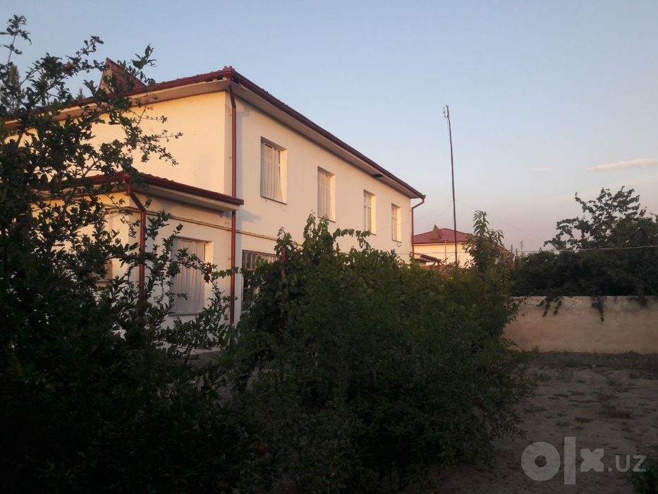 2 qavatli uy sotiladi