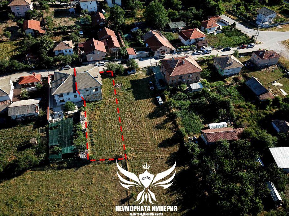 Продавам двуетажна къща 206РЗП и двор 525кв.м. с гараж в с.Тополово