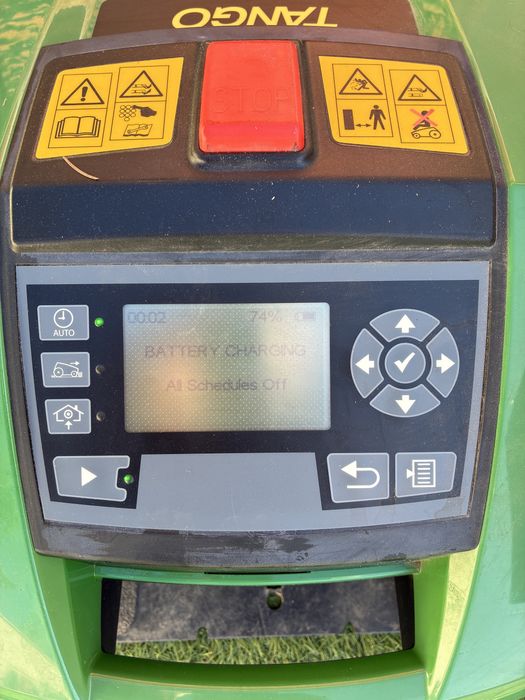 Vand robot de tuns iarba John Deere Tango E5