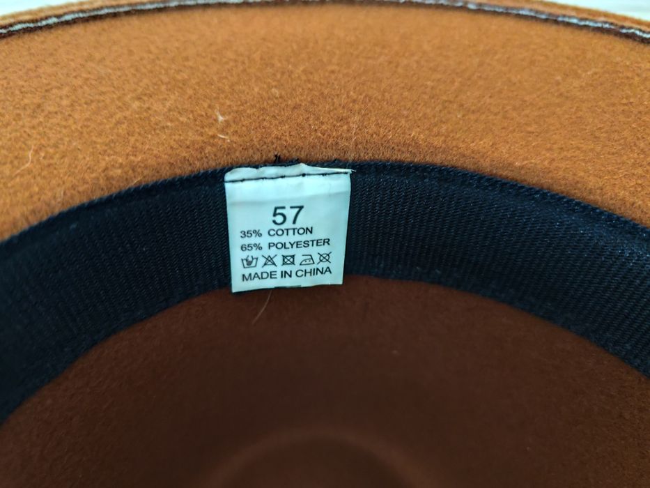 Кафява дамска шапка