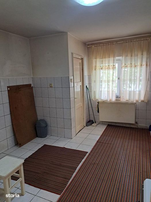 Apartament 3 camere de vanzare , Carpati 2 , parter , 83.900 euro neg.